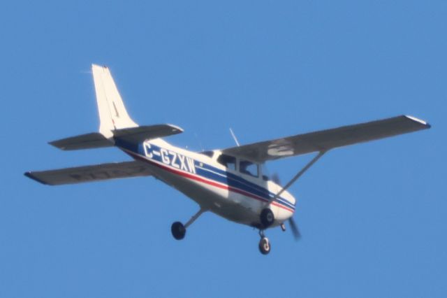Cessna Skyhawk (C-GZXW) - C-GZXW Cessna 172-N Survolant le fleuve St-Laurent QC. à Lavaltrie . Le 30-04-2025 à15:47.