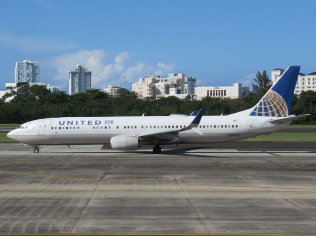 Boeing 737-900 (N69818)