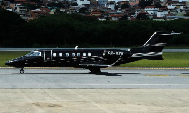 Learjet 40 (PR-WSB)