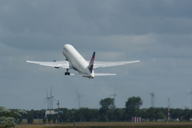 BOEING 767-300 (N190DN) - Delta Air Lines B767-332ER cn28447