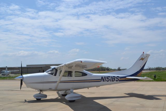 Cessna Skylane (N151BS) - On the ramp at KHEE