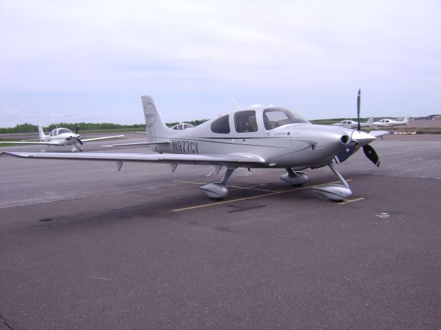 Cirrus SR-22 (N977CV)