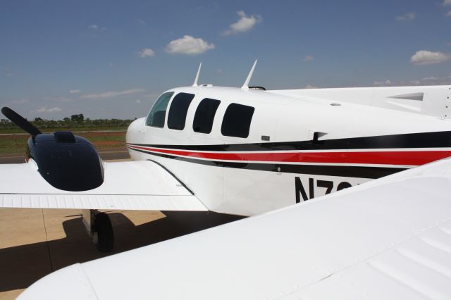 Beechcraft Baron (58) (N7279R)