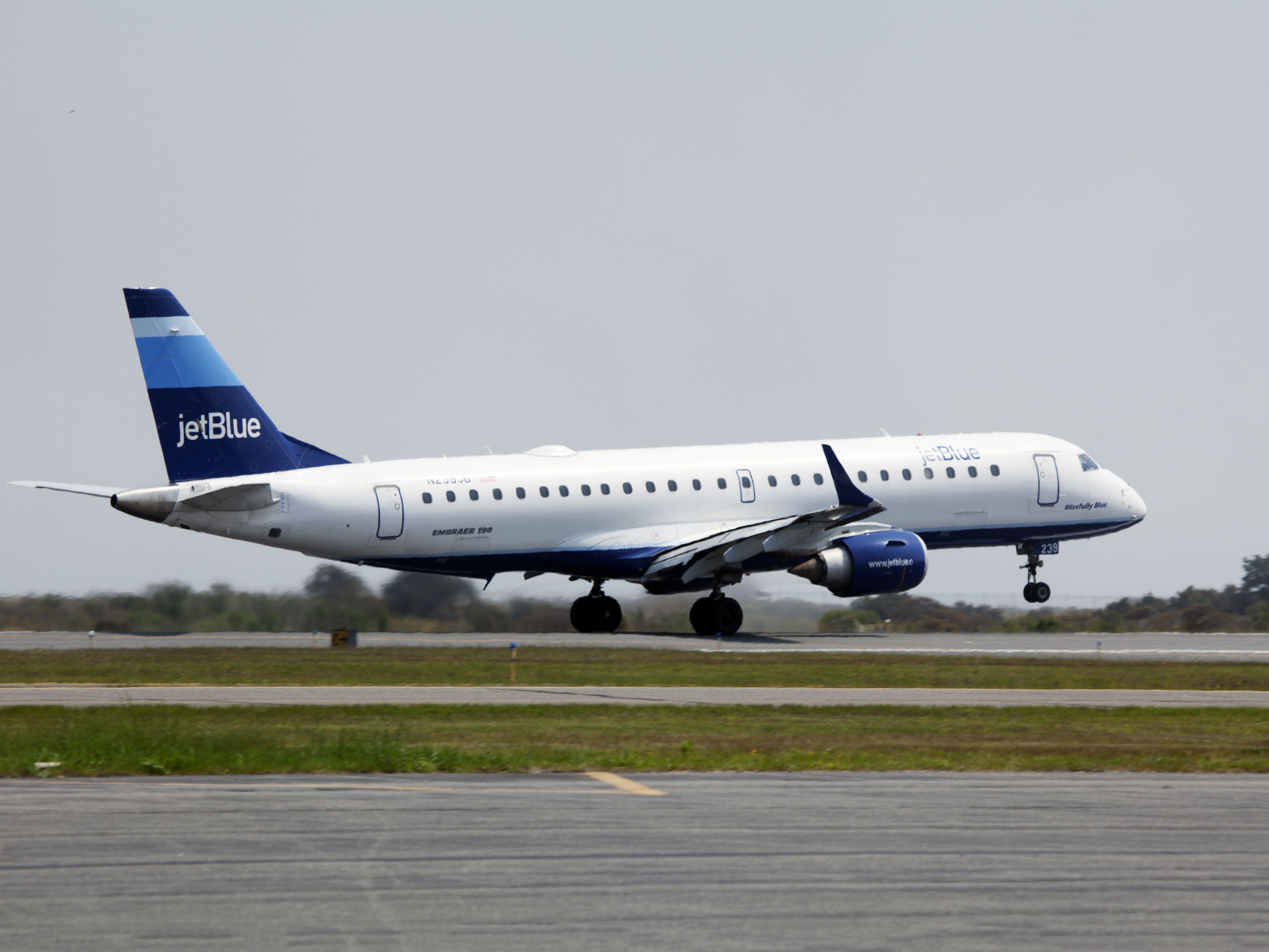 Embraer ERJ-190 (N239JB)
