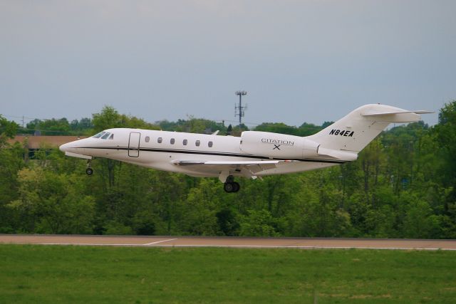 Beechcraft Premier 1 (N84EA) - Citation X just before touchdown on 2 Center