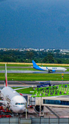 Boeing 737-700 (9M-WWB)