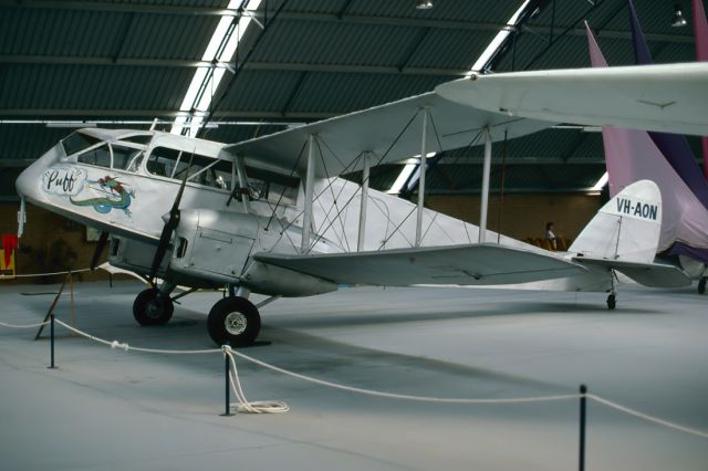 VH-AON — - DRAGE AIRWORLD - DE HAVILLAND DH-84 DRAGON - REG : VH-AON (CN 2019) - WANGARATTA AIRPORT VIC. AUSTRALIA - YWGT 18/4/1987