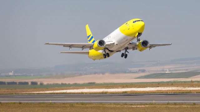 BOEING 737-400 (EI-GHA)