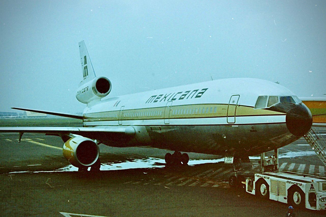 McDonnell Douglas DC-10 — - I took this picture back in 1983, at the Mexico City Airport. The quality is not optimal, but the beauty of this aircraft stood out in the airport where it was arriving. Unfortunately I don't have the registration number.