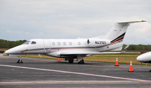 Embraer Phenom 300 (N431QS)