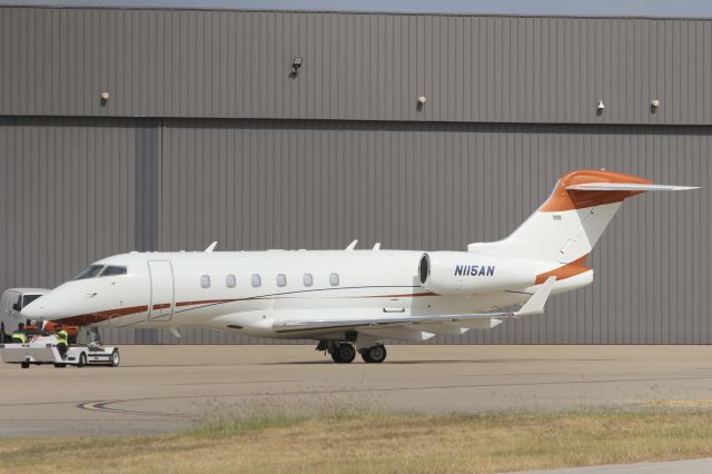 Bombardier Challenger 300 (N115AN)