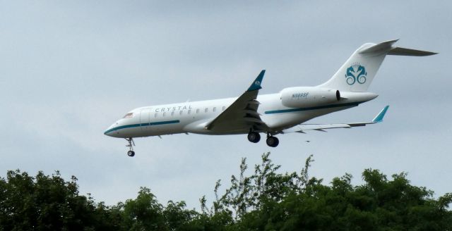 Bombardier Global Express (N989SF) - On final is this 2007 Bombardier Global XRS in the Summer of 2020.