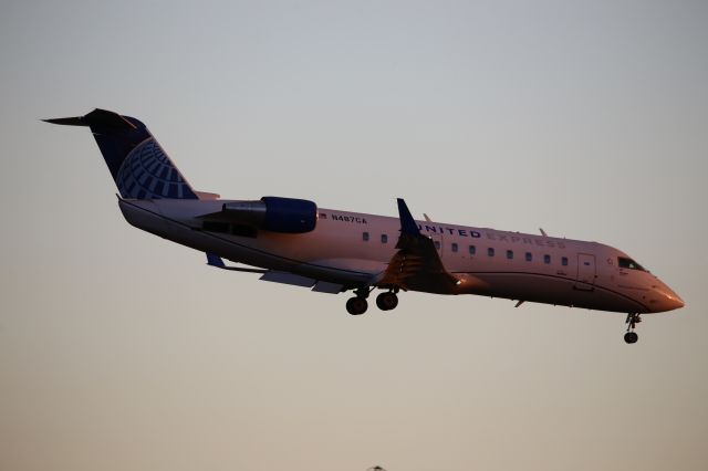 Canadair Regional Jet CRJ-200 (N487CA)