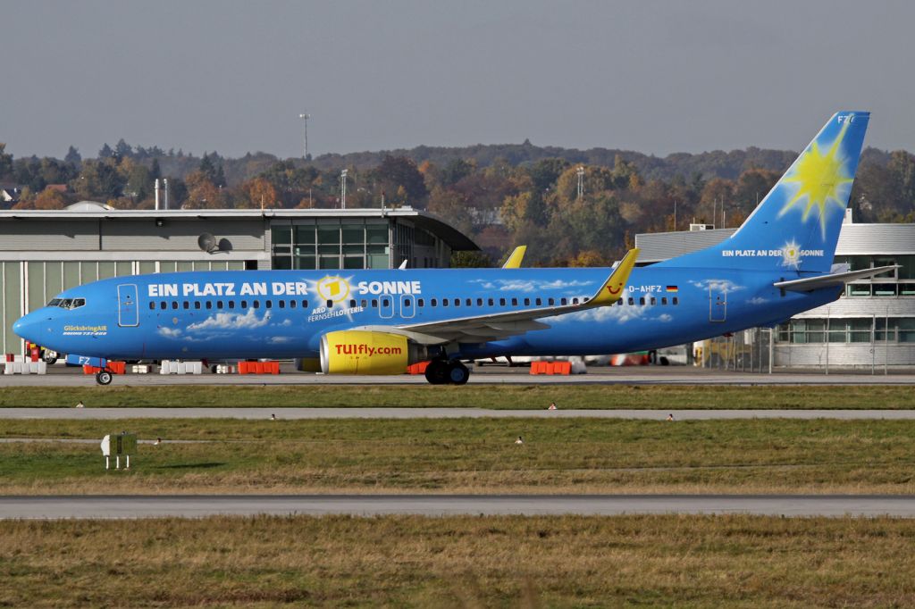 Boeing 737-800 (D-AHFZ) - "Glücksbring Air" livery