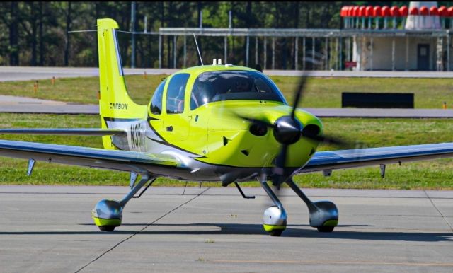 Cirrus SR22 Turbo (N35GT) - Love that color 