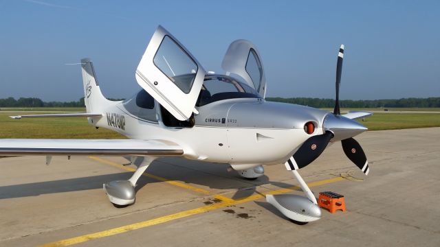 Cirrus SR-22 (N478MP) - Preflight on N478MP before heading back to KFRG after Airventure 2014 in Oshkosh.