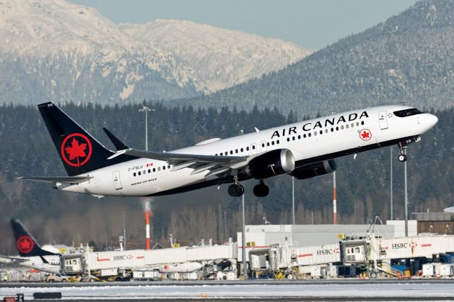 Boeing 737 MAX 8 (C-FSLU)