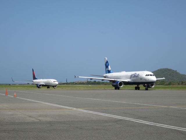 Airbus A320 (N638JB)