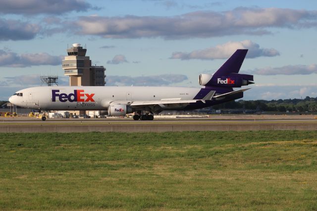 Boeing MD-11 (N614FE) - Beautiful plane...Beautiful summer Minneapolis evening