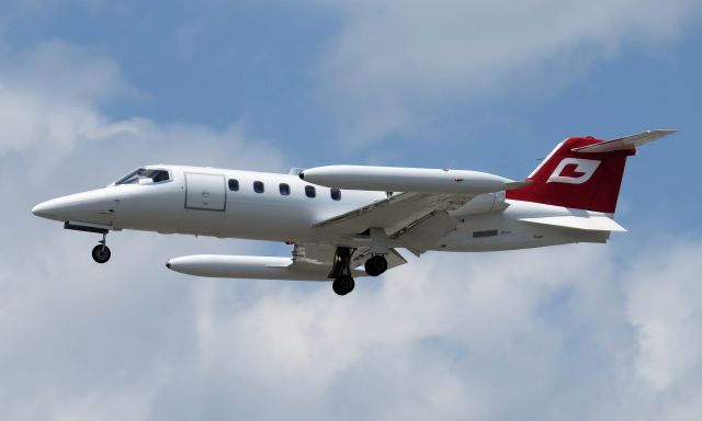 Learjet 35 (C-GIWO)