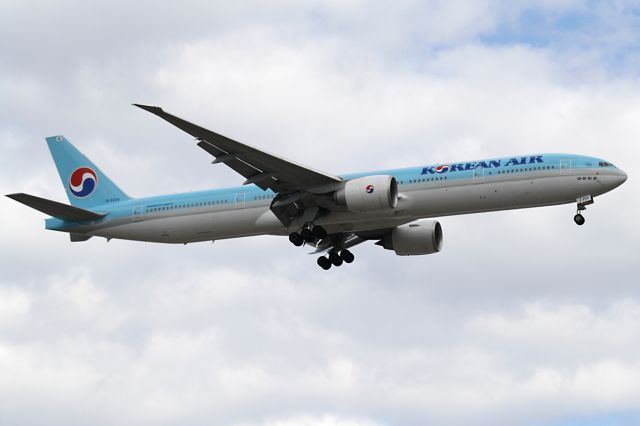 BOEING 777-300 (HL8209) - Short final for runway 10 at ORD. 09-24-2011