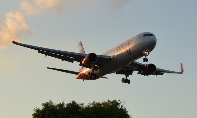 BOEING 767-300 (C-FMWP) - B767-300ER