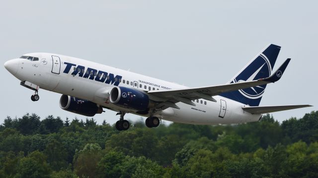 Boeing 737-700 (YR-BGI)