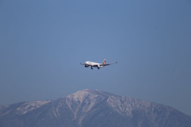 Airbus A330-200 (DQ-FJT)