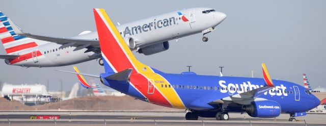 Boeing 737-700 (N211WN) - phoenix sky harbor 13DEC19