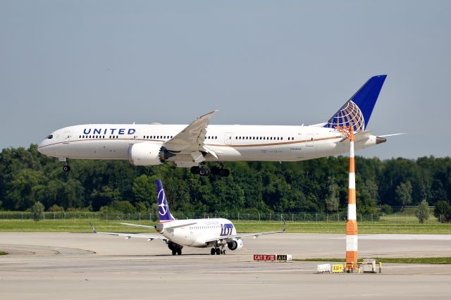 Boeing 787-9 Dreamliner (N38950)