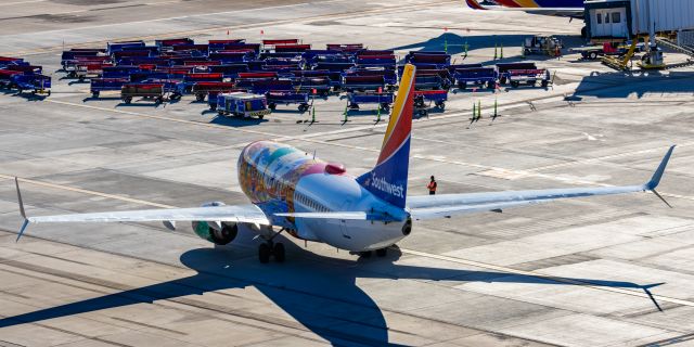 Boeing 737-700 (N945WN) - A Southwest 737-700 in Florida One special livery taxiing at PHX on 2/12/23 during the Super Bowl rush. Taken with a Canon R7 and Canon EF 100-400 II L lens.