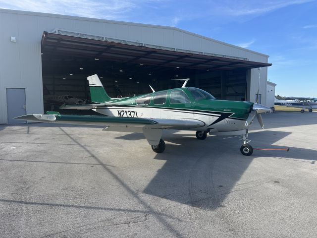 Beechcraft Bonanza (33) (N2137L)