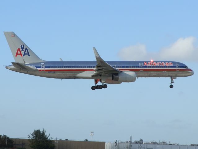 Boeing 757-200 (N657AM)