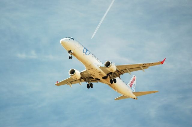 Embraer ERJ-190 (EC-LEK)