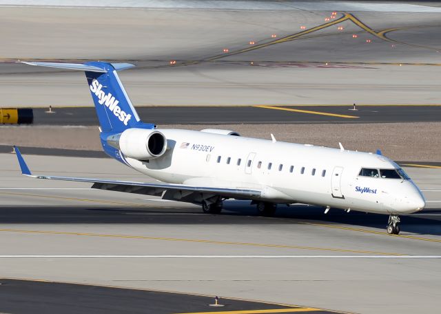 Canadair Regional Jet CRJ-200 (N930EV)