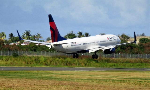 Boeing 737-900 (N873DN)