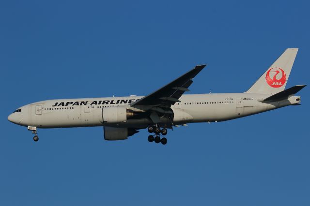 Boeing 777-200 (JA008D)