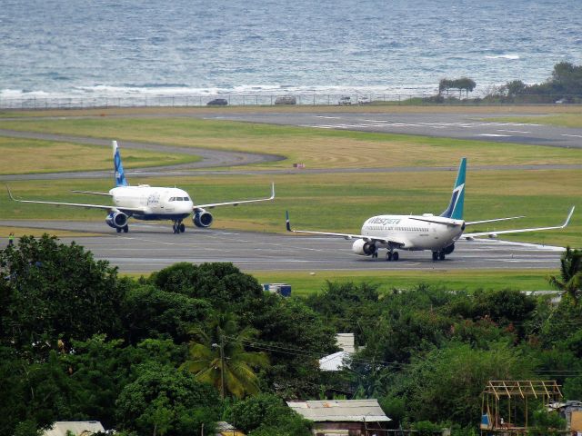 Airbus A320 (N715JB)