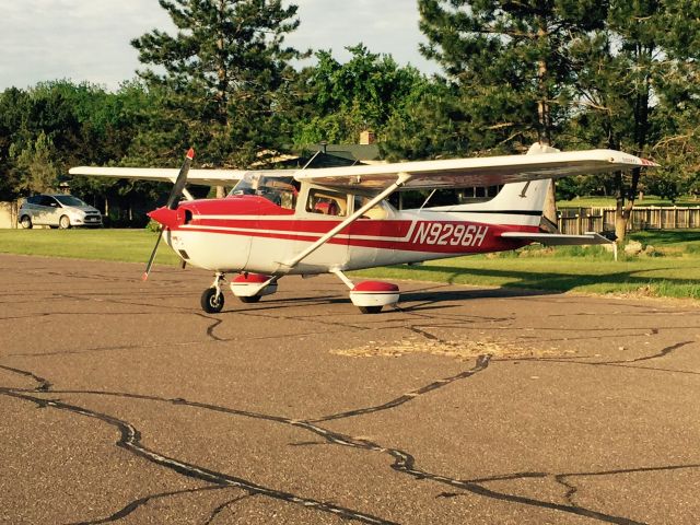 Cessna Skyhawk (N9296H)