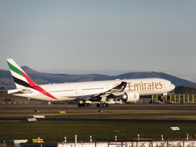 BOEING 777-300ER (A6-EBY)