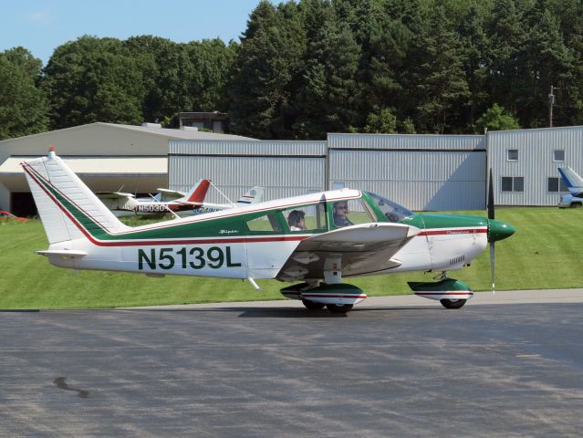 Piper Cherokee (N5193L) - A 1967 model - looks very good.