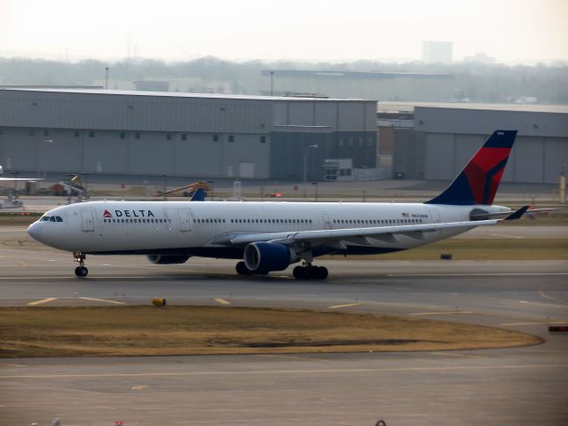 Airbus A330-300 (N803NW)