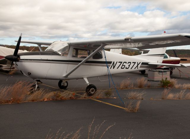 Cessna Skyhawk (N7637X)