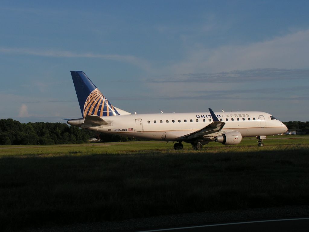 Embraer 170/175 (N863RW)