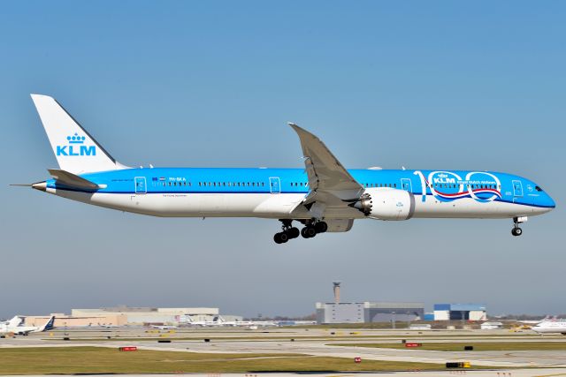 BOEING 787-10 Dreamliner (PH-BKA) - 10-C 10-28-22