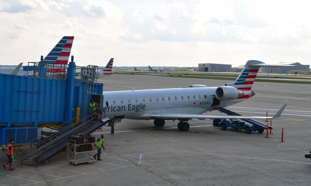 Canadair Regional Jet CRJ-700 (N703PS) - American Airlines Bombardier CRJ-701ER N703PS in Detroit