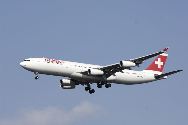 Airbus A340-300 (HB-JMF) - Final Approach to Narita Intl Airport Rwy16R on 2013/05/06