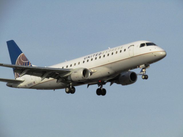 EMBRAER 175 (long wing) (N144SY) - Landing RWY 20R