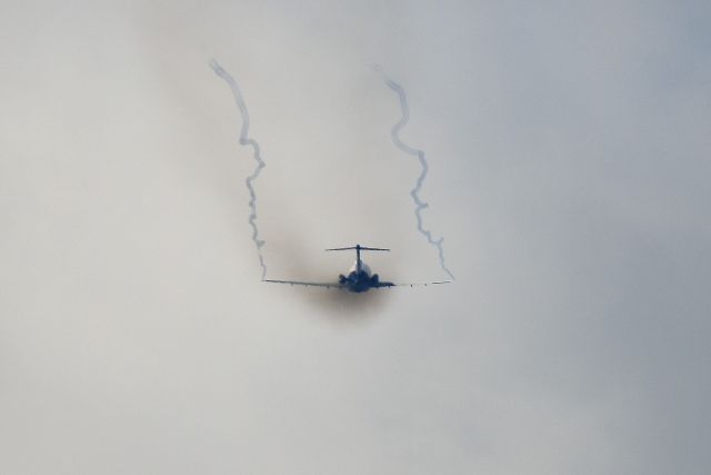 BOEING 727-200 (N727US) - Departing Runway 23-R 02-13-19 to LNK with sweet beautiful wing tip vortices and SMOKE as she pours on the coals to reach altitude!