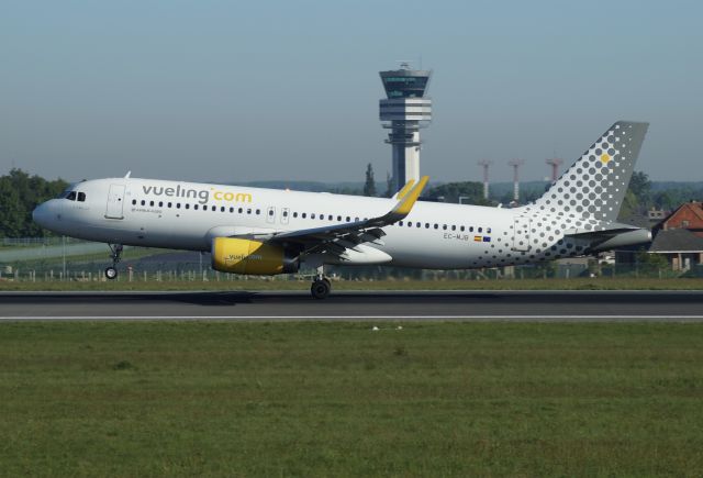 Airbus A320 (EC-MJB)